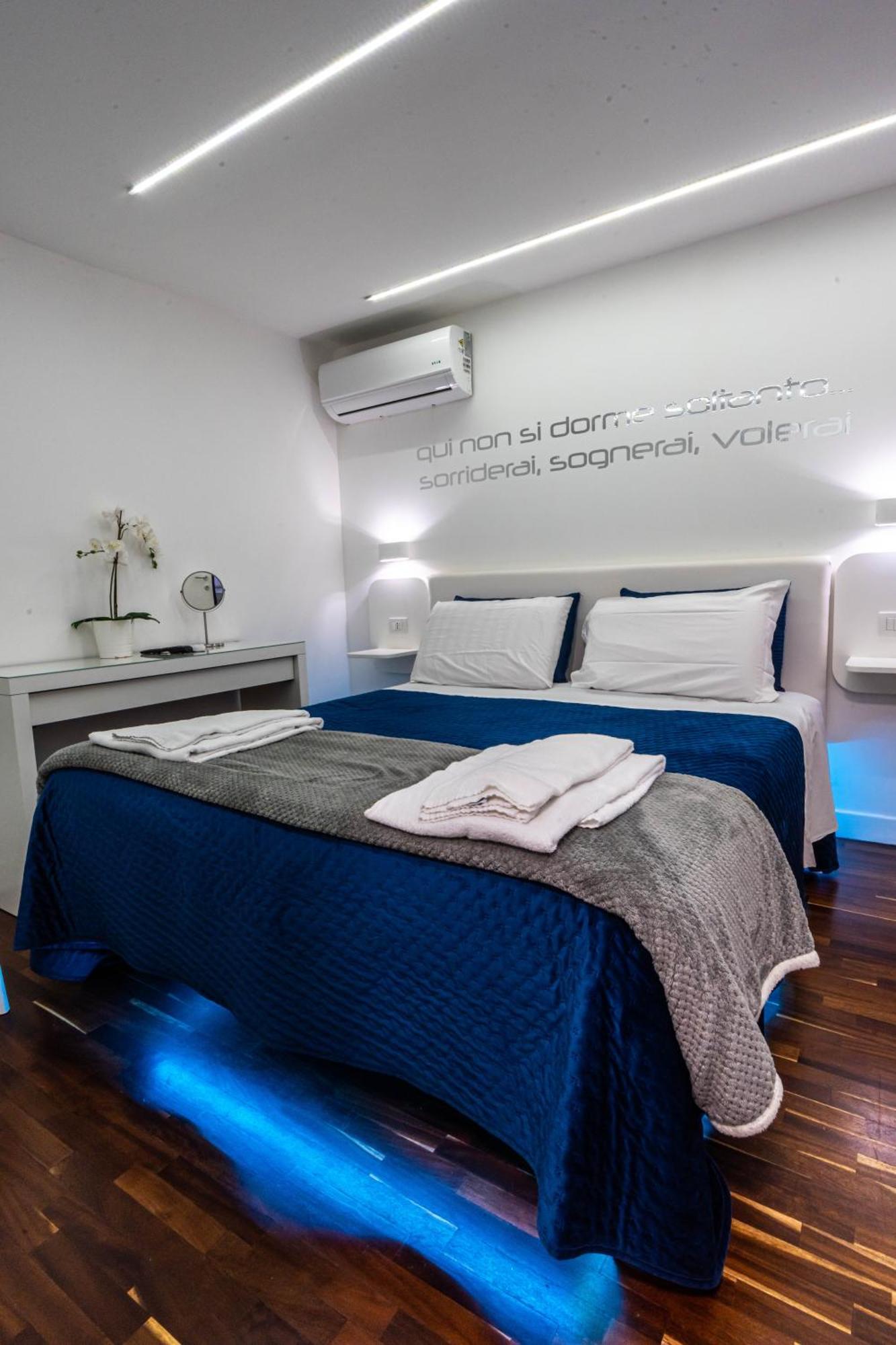 Skyhouse Duomo Bed & Breakfast Naples Exterior photo